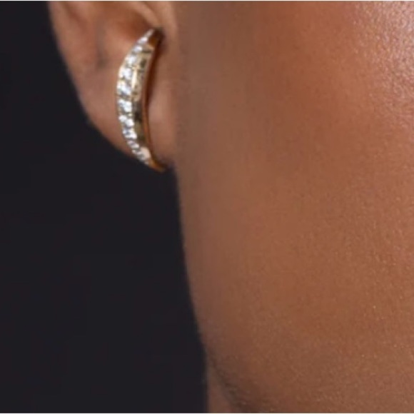 Dru Jewelry 14k yellow gold and Black Diamond Ear Cuff - SOLD AS A SINGLE - Picture 4 of 7